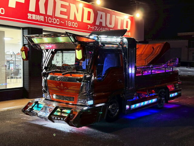 いすゞ：エルフ：イベント車：架装多数：カスタムペイント：荷台トランク仕様：マニ割り