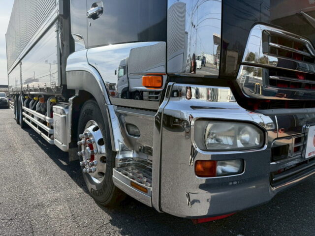 クオン:ハイルーフ:ウィング:メッキ多数:ステンレスバイザー:アルミホイール