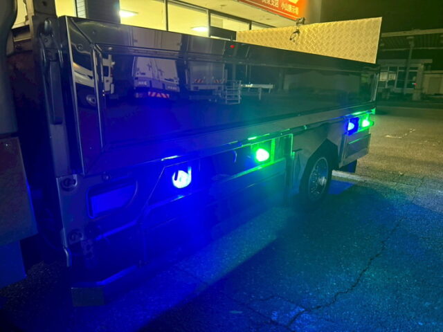 タイタンダッシュ：平ボデー：架装多数：標準幅：アオリステンレス張り：マニ割り