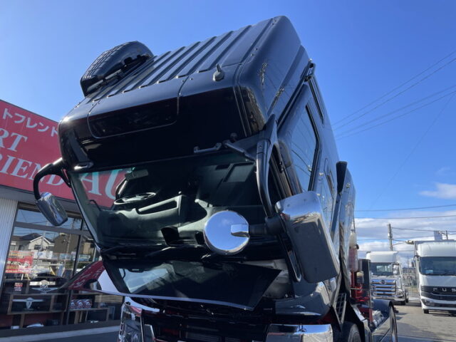 17スーパーグレート　ハイルーフ　トレーラーヘッド　460馬力　第5輪荷重11.500㎏