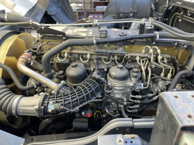 17スーパーグレート　ハイルーフ　トレーラーヘッド　第5輪荷重11.500㎏　アルミホイール