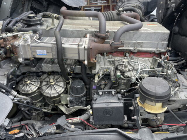 日野：17プロフィア：ハイルーフ：トレーラーヘッド：アルミホイール：ブタ鼻