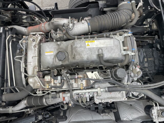 いすゞ　ギガ　ウィング　メッキ多数　ステンレス多数　アルミホイール