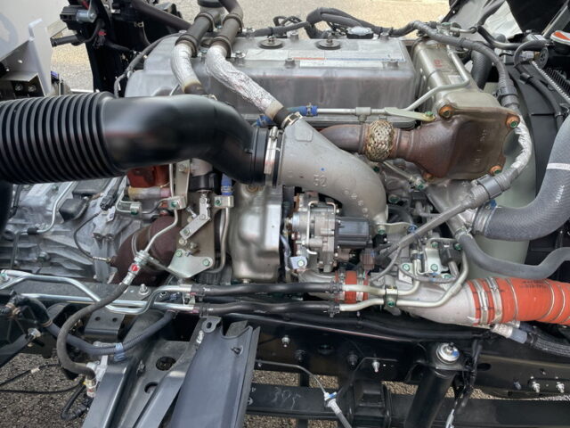 日野　17レンジャー　ウィング　6200ワイド　後輪エアサス　格納ゲート付　240馬力