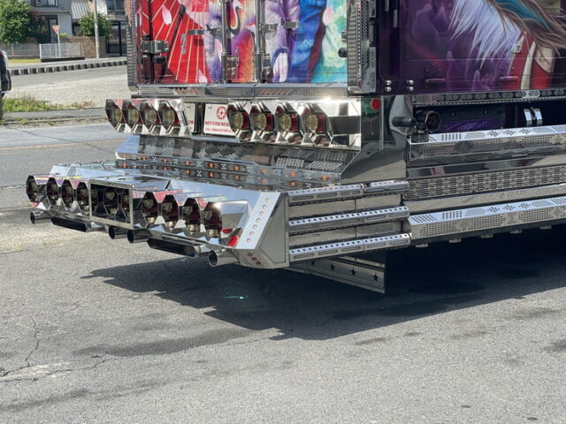 いすゞ：フォワード：デコトラ：キャンピング登録：箱内部屋仕様：マニ割り