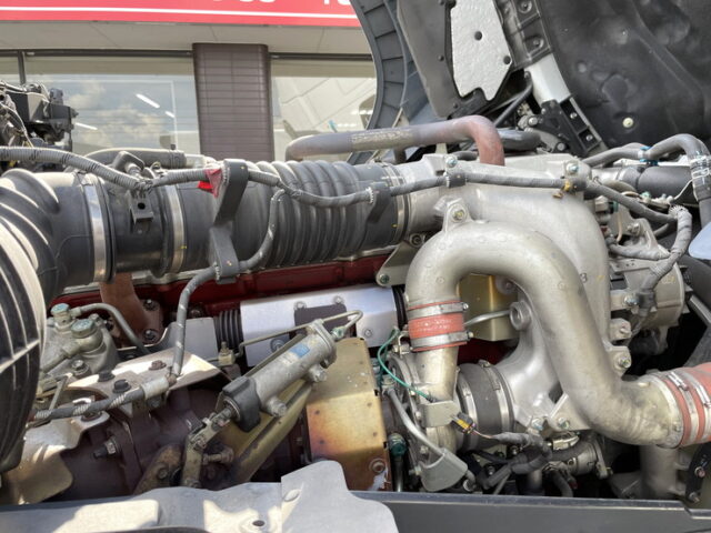 日野：プロフィア：トレーラーヘッド：ハイルーフ：ルーフバー：パイプバンパー：アルミホイール