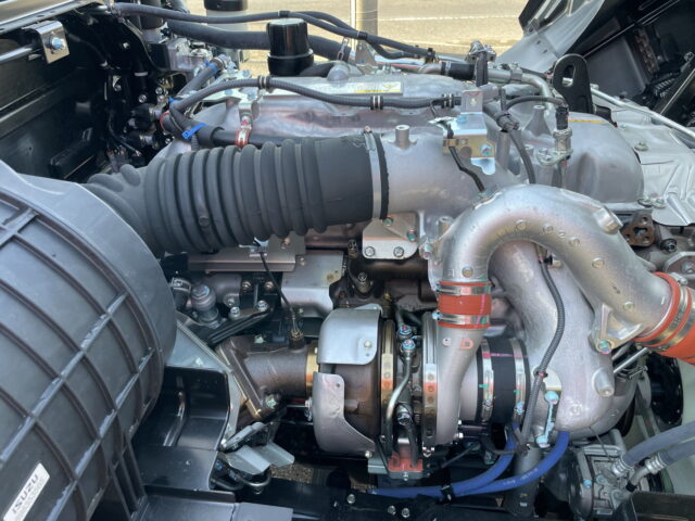 いすゞ　ギガ　ハイルーフ　ウィング　未使用車　アルミホイール　メッキ多数