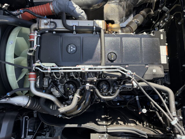 現行スーパーグレート：スーパーハイルーフ：トレーラーヘッド：未使用：プレミアムライン