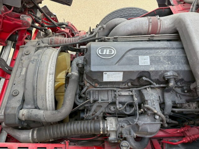 クオン:ハイルーフ:ウィング:メッキ多数:ステンレスバイザー:アルミホイール