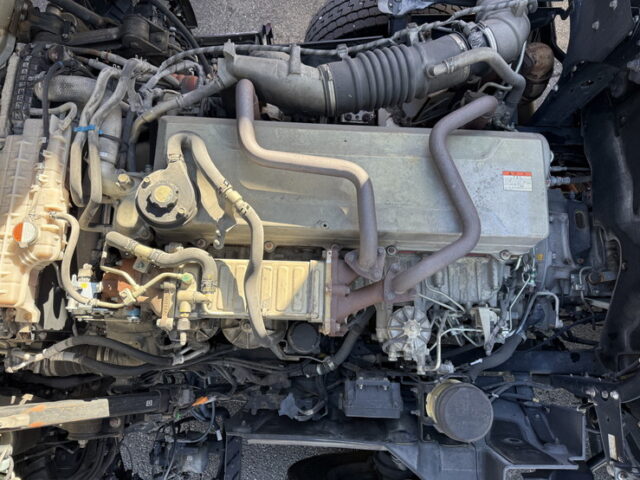 日野:17プロフィア:ハイルーフ:メッキ多数:アルミホイール:木床:E13Cエンジン