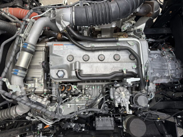 日野：17プロフィア：ハイルーフ：ウィング：未使用：アルミホイール：リア門口ステンレス