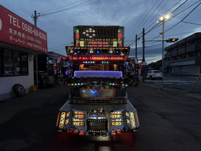 【現状販売】日産：アトラス：デコトラ：キャンピング仕様：マニ割り：Fバンパー昇降機