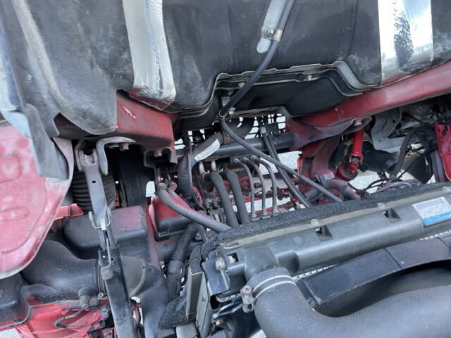 キャンター　平ボデーアルミブロック　標準幅　ロング　6速ＭＴ　生エンジン