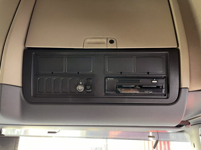 スカニア：R580：トレーラーヘッド：ダブル：V8：煙突マフラー：架装多数