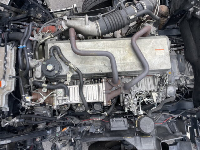 日野：17プロフィア：ハイルーフ：トレーラーヘッド：アルミホイール：ブタ鼻