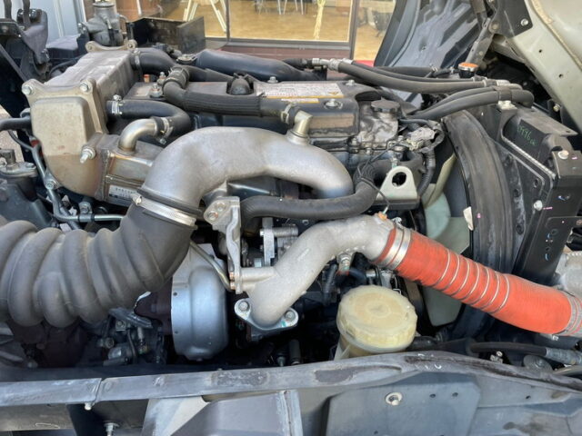 いすゞ:フォワード:ワイド:210馬力:アルミウィング:格納パワーゲート:リアエアサス:アルミホイール