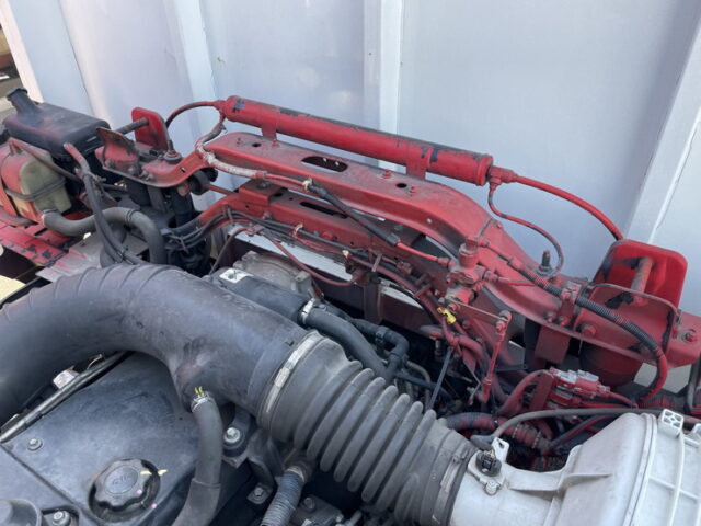 クオン：ハイルーフ：ウィング：跳上ゲート：総輪エアサス：エアロ付き：メッキ多数　