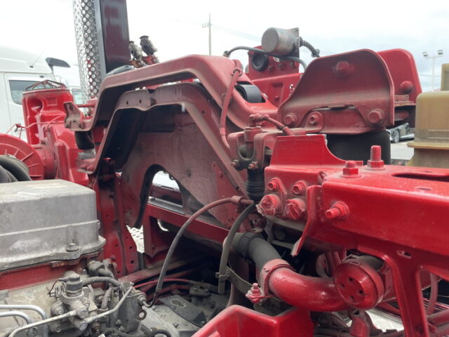 日野：プロフィア：トレーラーヘッド：内装生地張り：ハイルーフ：架装多数：メッキ多数