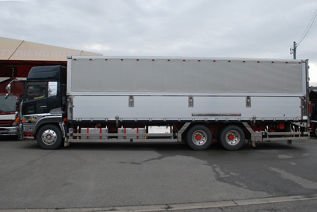 【314】ニッサンディーゼルクオン　中低床　アルミウイング　ハイルーフ　リヤエアサス