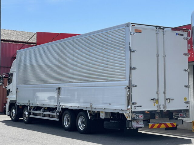 日野　17プロフィア　未使用　ハイルーフ　アルミホイール　リア門口ステンレス　7速MT