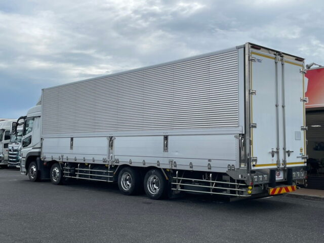 三菱ふそう　スーパーグレート　ハイルーフ　アルミウィング　ステンレスサイドバンパー　メッキ多数　木床