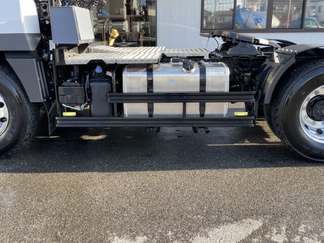 三菱ふそう　17スーパーグレート　トラクターヘッド　E尺　460馬力　リアエアサス　ハイルーフ　プレミアム