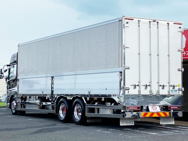 【910】H24　クオン　ハイルーフ　ウィング　室内生地張り　ステンレス多数