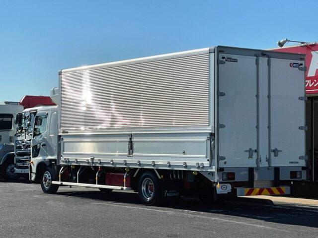 【906】R3　17レンジャー　6200ワイド　冷凍ウィング　エアサス　床シマイタ　240馬力　登録済未使用車