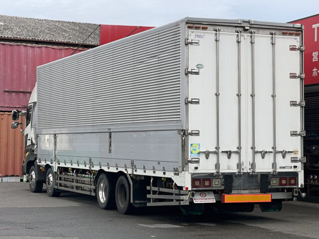 日野　プロフィア　ハイルーフ　ウィング　寝台メッキ　ステンレス多数