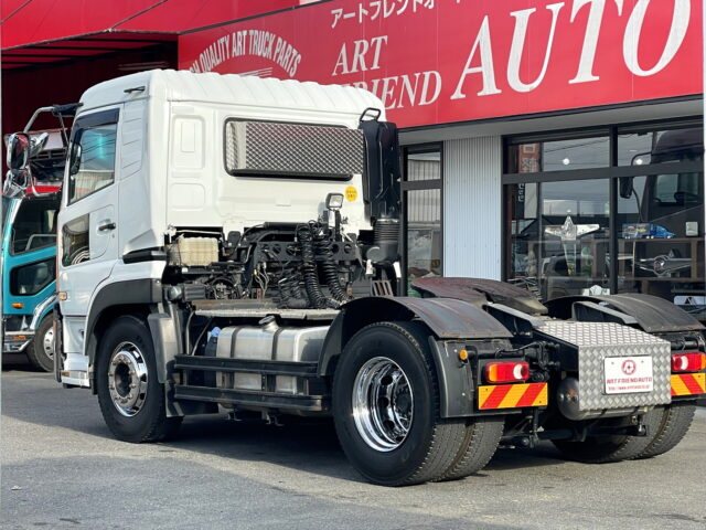 UDトラックス：クオン：トレーラーヘッド：メッキ多数：第5輪荷重11.500㎏