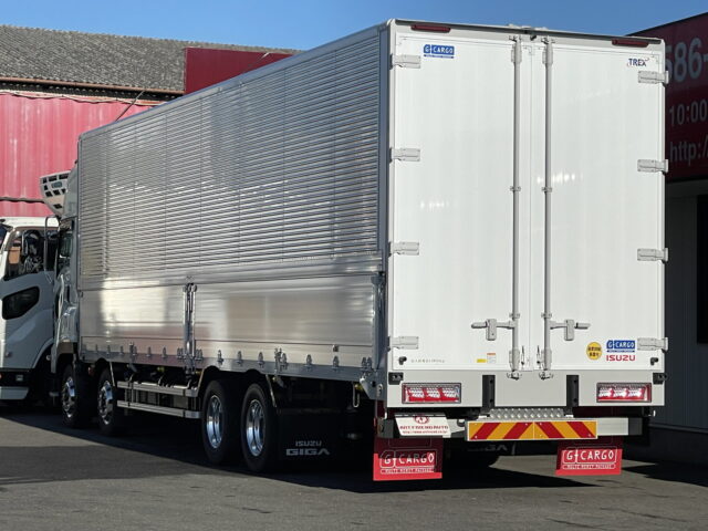 いすゞ　ギガ　ハイルーフ　ウィング　未使用車　アルミホイール　メッキ多数