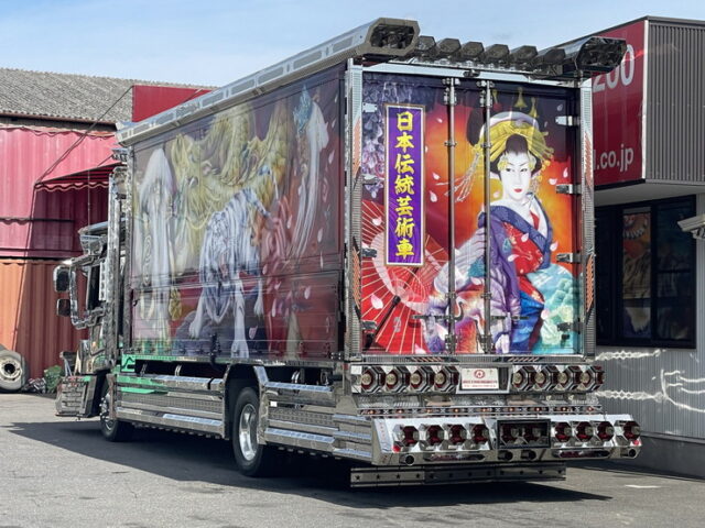 いすゞ：フォワード：デコトラ：キャンピング登録：箱内部屋仕様：マニ割り