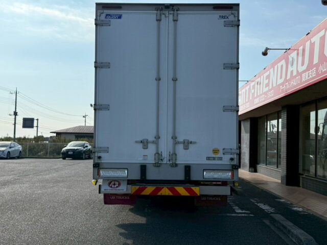 UDトラックス：クオン：ハイルーフ：ウィング：メッキ多数：木床：ラッシング2段