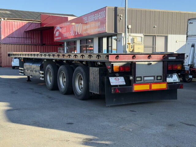 東邦：トレーラー：まな板：3軸：スタンション多数：内フック多数：最大積載量27.500㎏