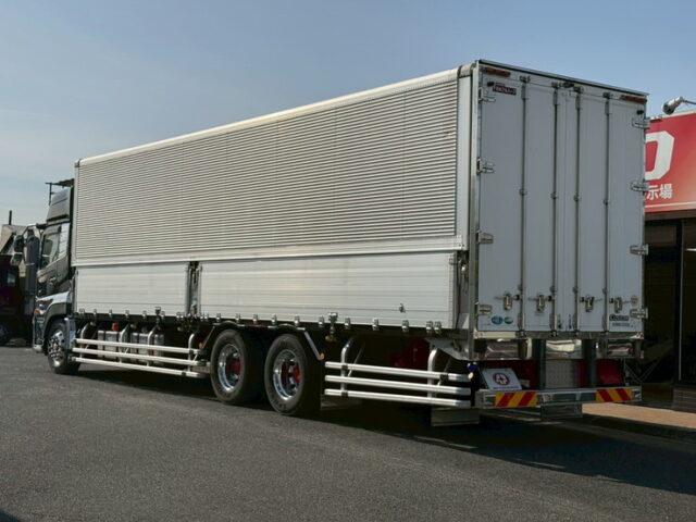 クオン:ハイルーフ:ウィング:メッキ多数:ステンレスバイザー:アルミホイール