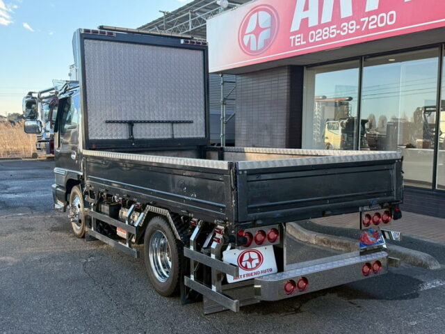 【現状】いすゞ：エルフ：平ボデー：架装多数：マニ割り：5トン未満：2駆/4駆切換付き