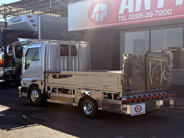 タイタンダッシュ：平ボデー：架装多数：標準幅：アオリステンレス張り：マニ割り