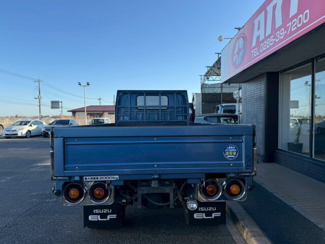 いすゞ:エルフ:平ボデー:標準幅:10尺長:マニ割り:ハイグレード:140馬力