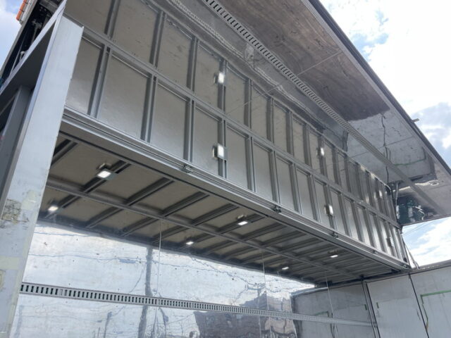 日野：17プロフィア：ハイルーフ：メッキ多数：ステンレス多数：アルミホイール