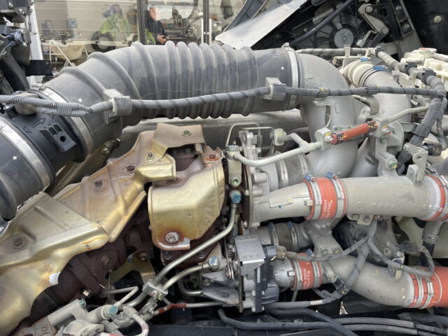 日野：17プロフィア：アルミウィング：ハイルーフ：7MT：リア門口ステンレス：アルミホイール：フロントバイザー ステンレス多数