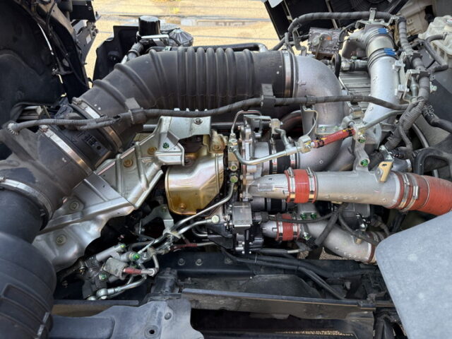 日野：17プロフィア：ハイルーフ：ウィング：メッキ多数：ステンレス多数：リア門口ステンレス