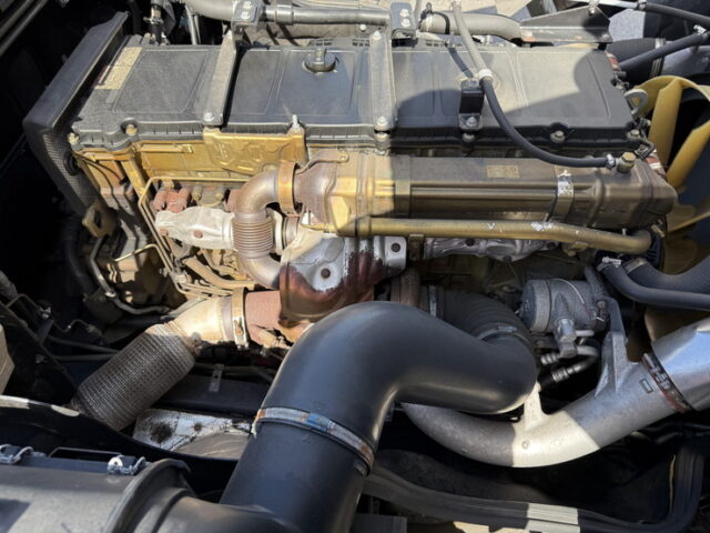 17スーパーグレート：ハイルーフ：トレーラーヘッド：ブタ鼻付：第5輪荷重11.500㎏