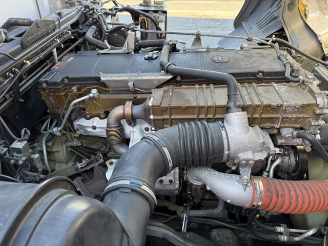 スーパーグレート：ウィング：メッキ多数：アルミホイール：ステンレス床：7速MT