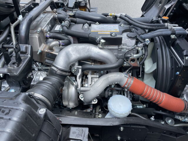 いすゞ：フォワード：登録済未使用：アームロール：3人乗り：ベッドレス：積載3.750㎏