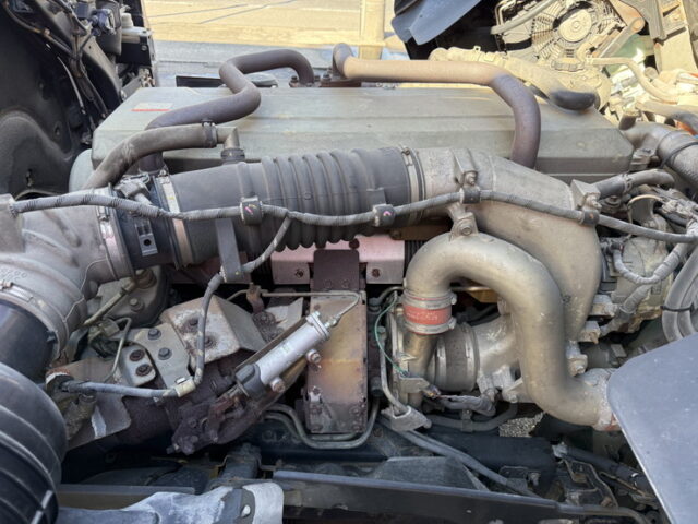 日野:17プロフィア:ハイルーフ:メッキ多数:アルミホイール:木床:E13Cエンジン