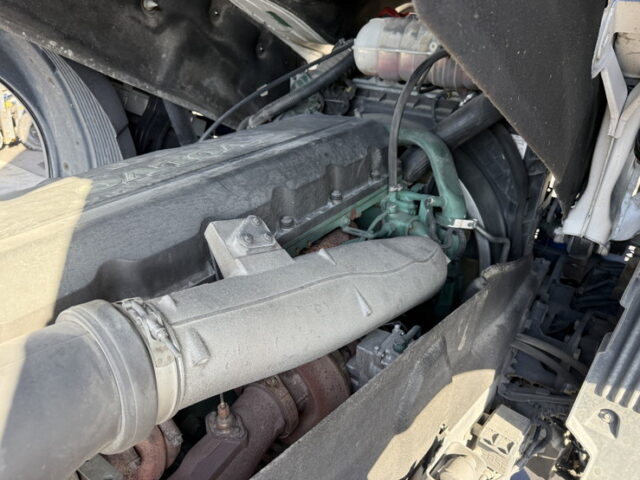 【委託販売】VOLVO:トレーラーヘッド:シングル:アルミホイール:架装多数