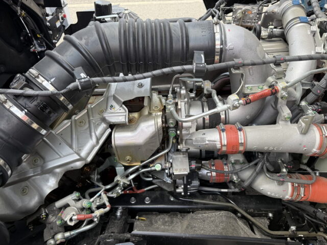 日野：17プロフィア：ハイルーフ：ウィング：未使用：アルミホイール：リア門口ステンレス