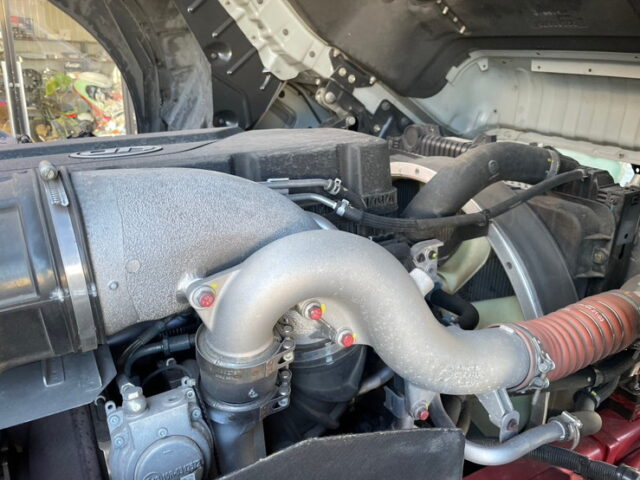 UD クオン：ハイルーフ：冷凍バン：トレクス造りボデー：横扉：ステンレス多数：AT