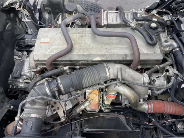 日野：17プロフィア：ハイルーフ：トレーラーヘッド：アルミホイール：ブタ鼻