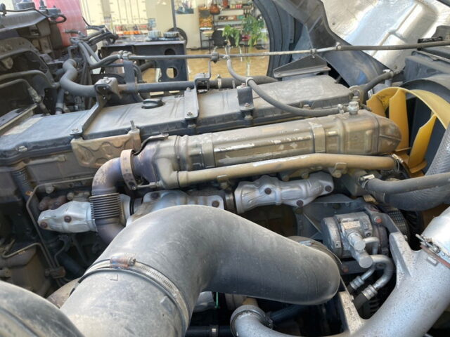 三菱ふそう　スーパーグレート　トレーラーヘッド　ハイルーフ　AT　ステンレスサイドバンパー